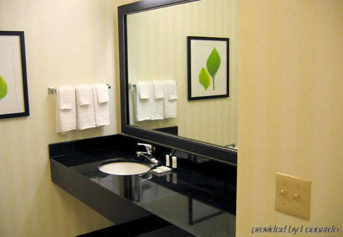 Fairfield Inn And Suites By Marriott Tampa North Temple Terrace Exterior foto