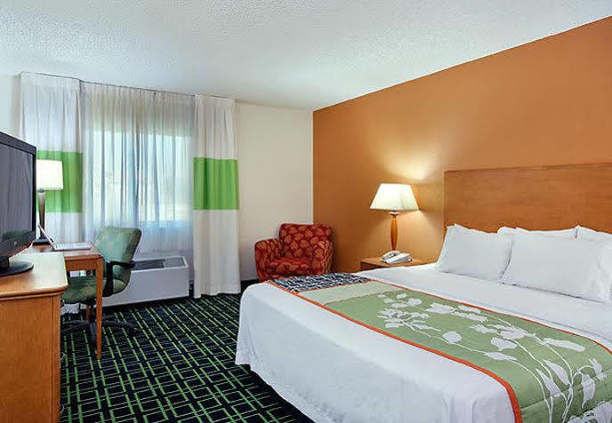 Fairfield Inn And Suites By Marriott Tampa North Temple Terrace Exterior foto